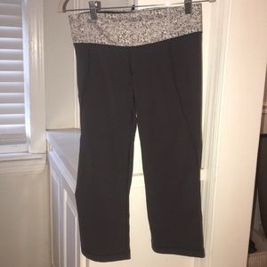 Lululemon cropped yoga pants - size 6